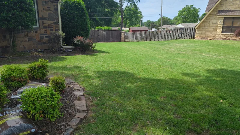 Attractive side yard